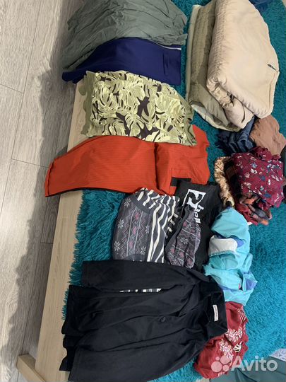 Отдам даром женские вещи