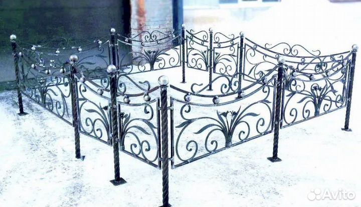 Оградки, столы, кресты, лавочки