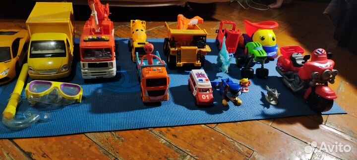 Игрушечные машинки пакетом