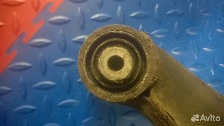 Рычаг задний H образный правый BMW 7-серия E38