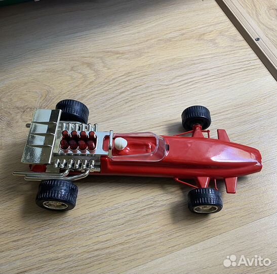 Гоночный автомобиль