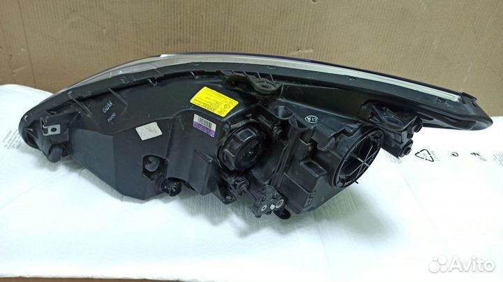 Фара правая Hyundai Equus 921023N030 Б/У