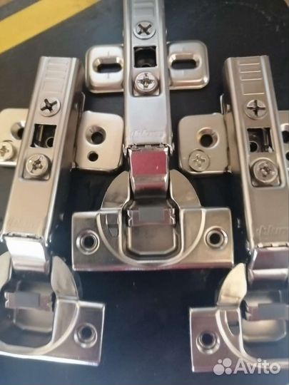 Петли для дверей