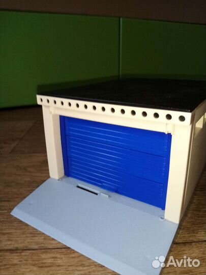 Гараж и машинки