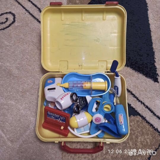 Набор доктора в чемодане