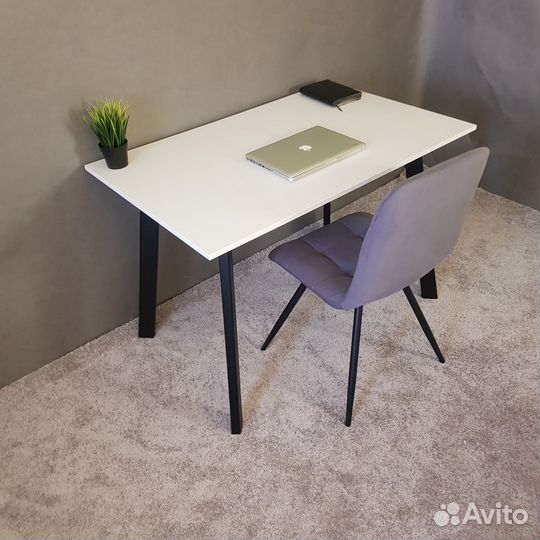 Компьютерный стол Ник 110*70 см. Черные ножки