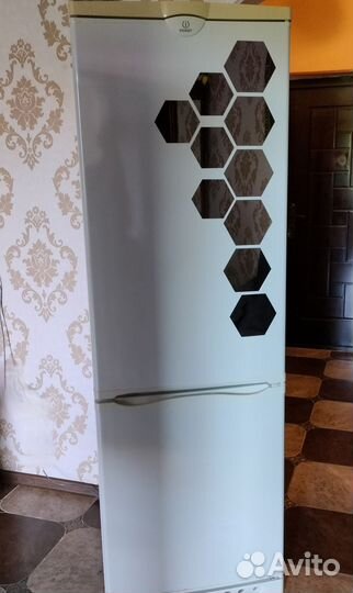 Холодильник бу indesit