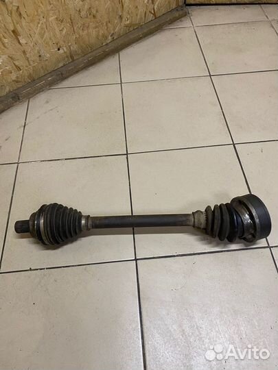 Полуось передняя левая Volkswagen Passat B6