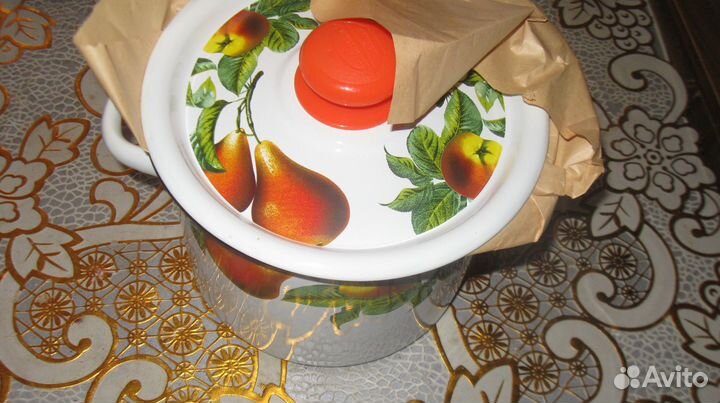 Кастрюля эмалированная новая