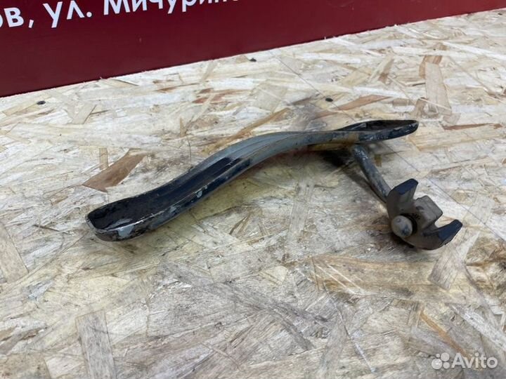 Кронштейн глушителя LADA Vesta