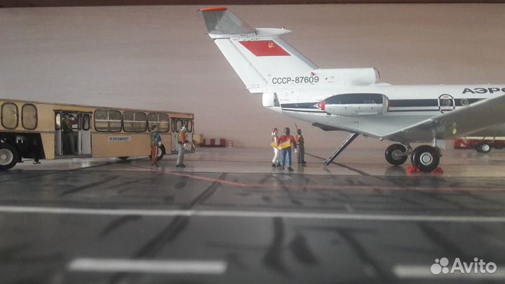 Як-40 в М.1:72 аэрофлот 80тых (средней серии)