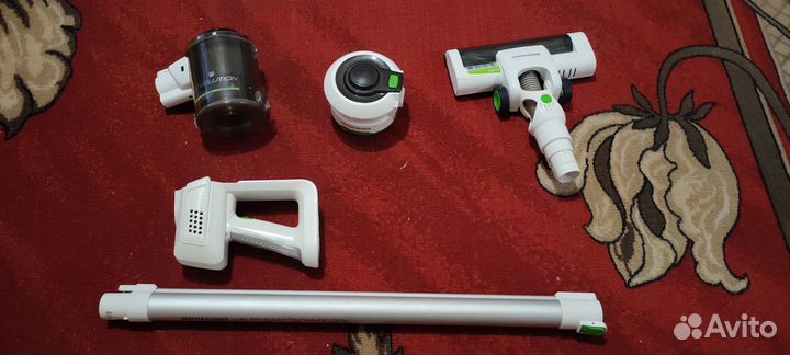 Пылесос на аккумуляторе Redmond rv-ur357