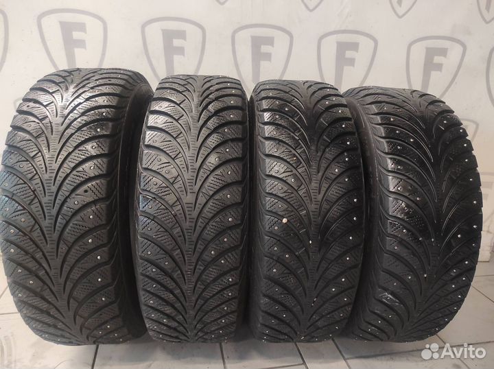 Goodyear UltraGrip 215/65 R16 98T
