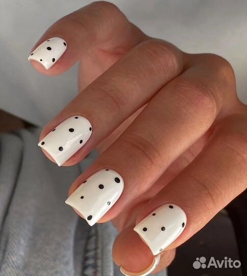 Требуется модель маникюр