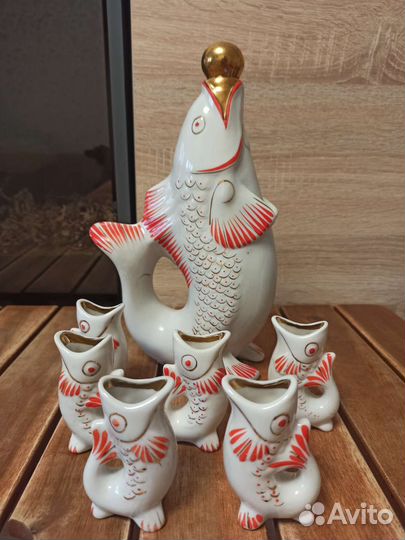 Графин с рюмками рыбки