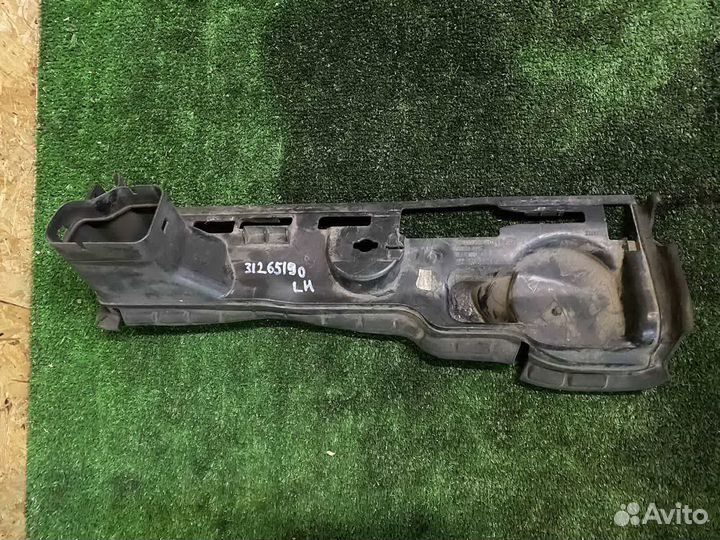 Воздуховод радиатора левый volvo S80 XC70 31265190