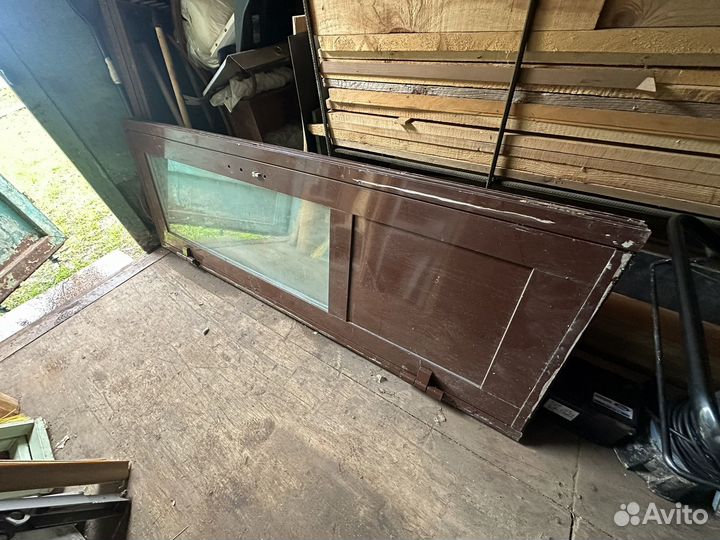 Дверь алюминиевая со стеклом