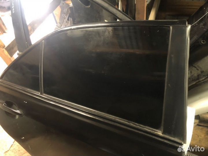 Стекло двери заднее правое Toyota Camry 40