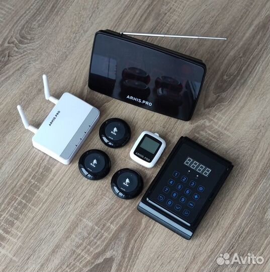 Кнопка вызова официанта, часы, табло, пуль, репите