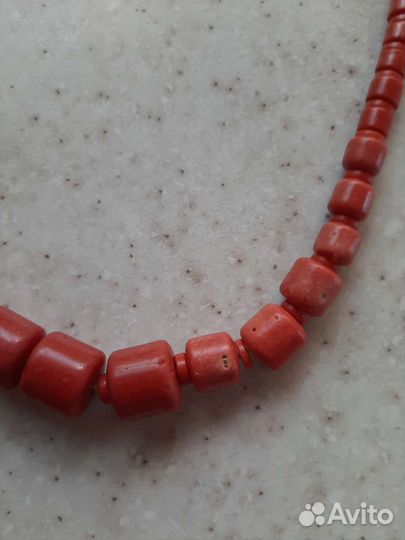 Коралловые бусы