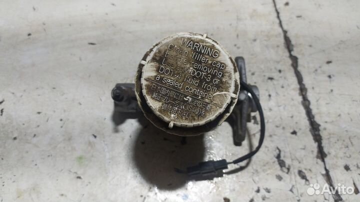 Цилиндр тормозной главный Митсубиси Спейс Раннер