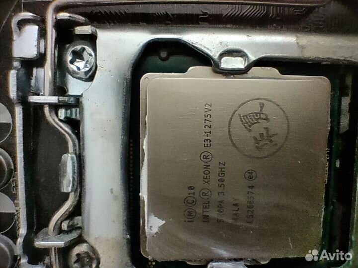 Материнская плата с процессором и памятью