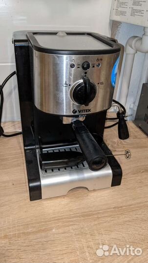 Кофеварка Vitek VT-1513 BK Капучинатор в подарок