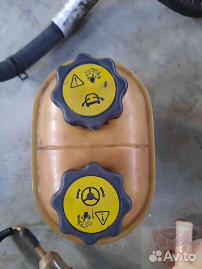 Бачок гура Land Rover Discovery 2