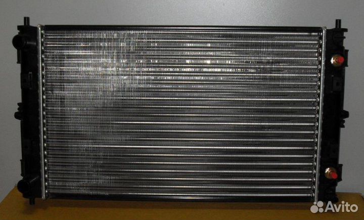 Радиатор охлаждения двс Dodge Stratus 2.0-2.5