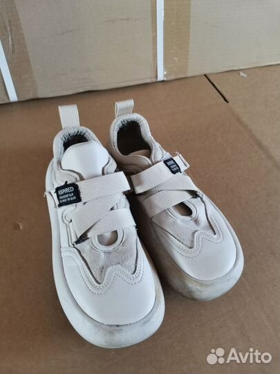 Кроссовки женские