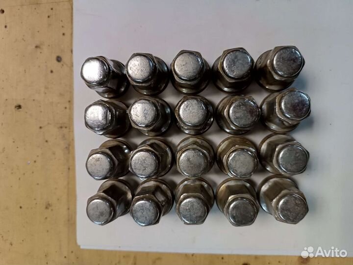 Колесные гайки. Стояли Мицубиси Паджеро ио