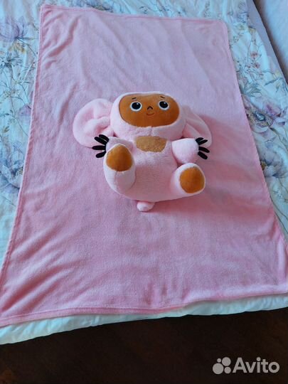 Мягкая игрушка чебурашка с пледом