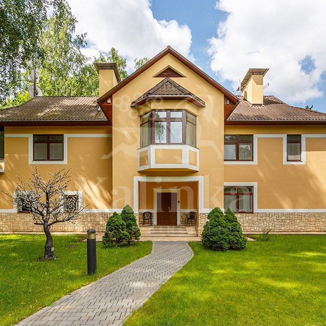 Дом 823,4 м² на участке 64,5 сот.