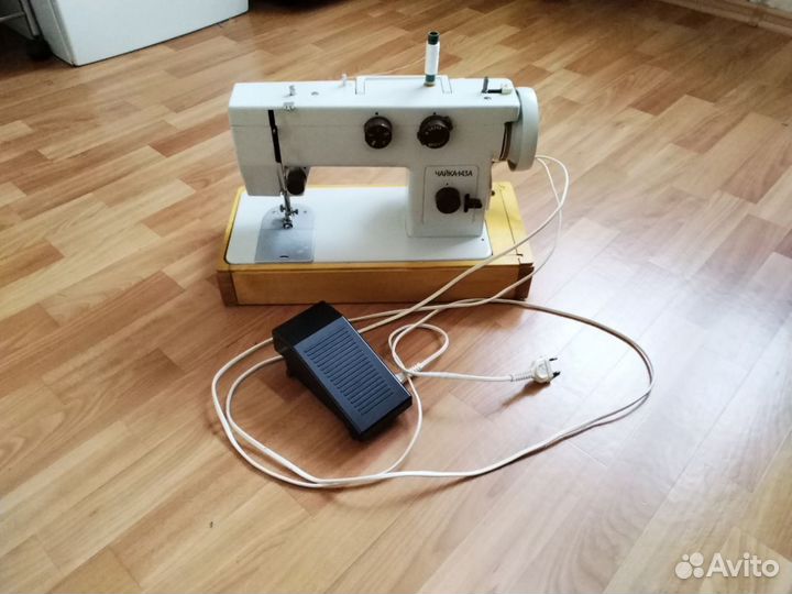 Швейная машинка чайка 143А