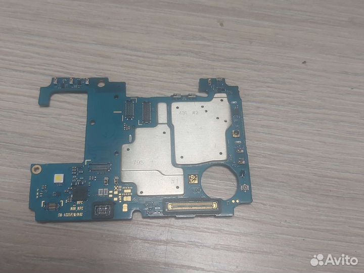 Мобильные телефоны на запчасти