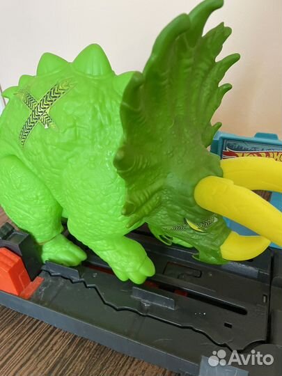 Трек машинки хот вилс динозавр трицерапторс