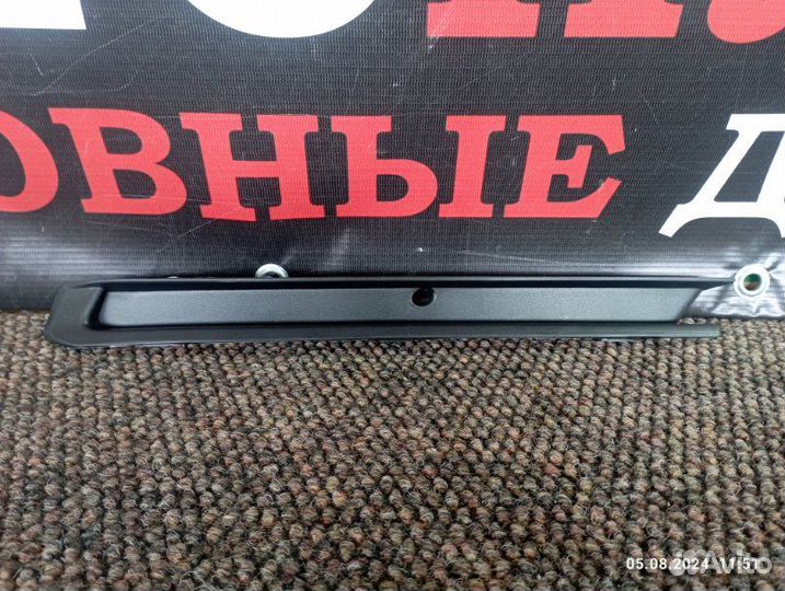 Заглушка бампера передняя правая Volkswagen Jetta