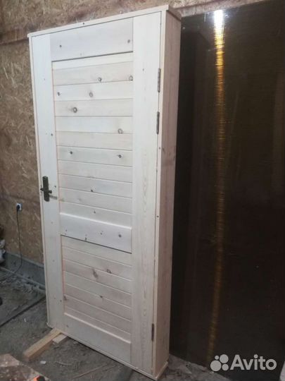 Дверь входная теплая из массива