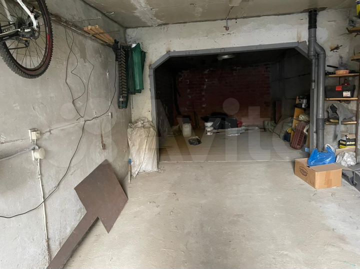 Гараж, > 30 м²