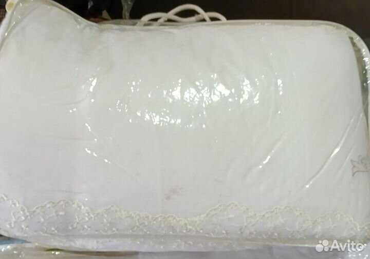 Комплект в кроватку из 7 предметов,матрас на комод