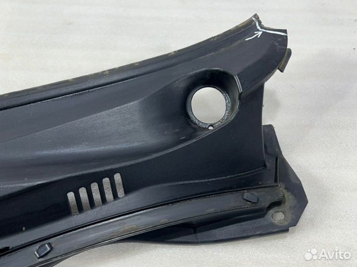 Решетка стеклоочистителя (жабо) передняя левая