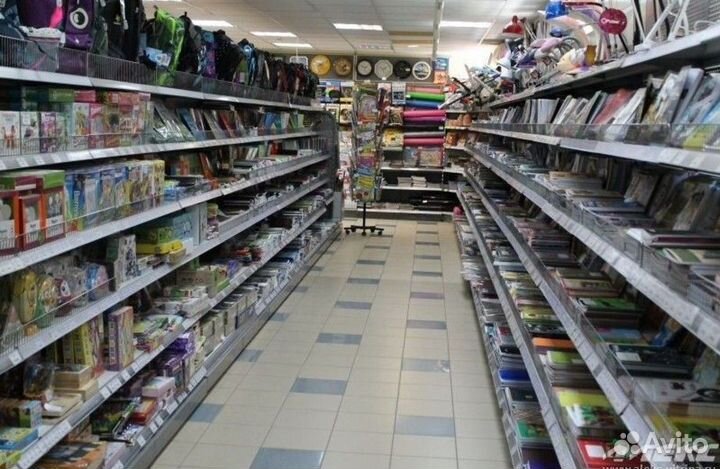 Магазин канцелярских товаров / Рядом со школой