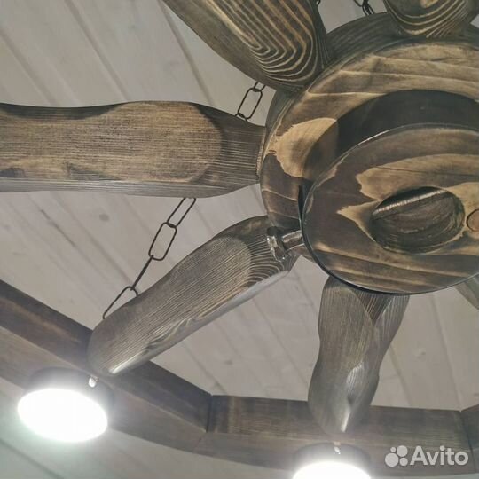 Оригинальная деревянная люстра