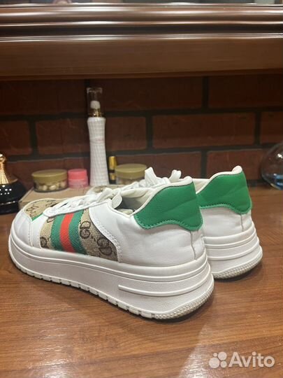 Кроссовки женские 36 размер