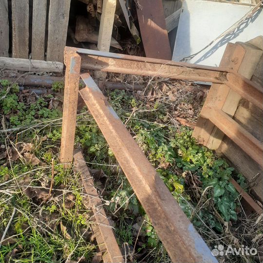 Металлический каркас,столярный стол
