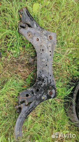 Подрамник Nissan tiida c 11