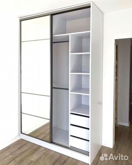 Шкаф-купе с зеркалом