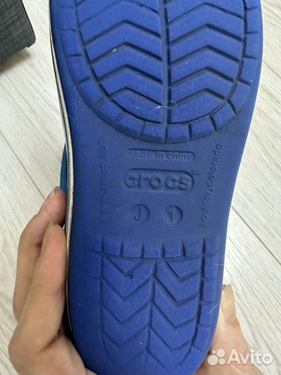 Сандалии crocs j1
