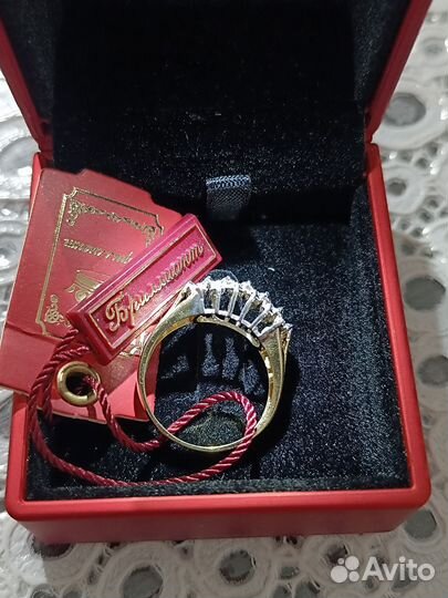 Золотое кольцо с осколками бриллиантов