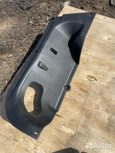 Гранта лифтбек обшивка багажника